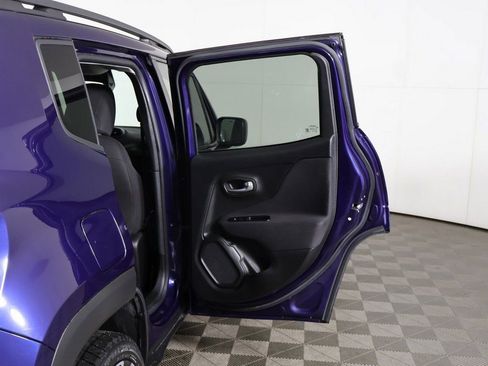 Used 2020 Jeep Renegade Latitude w/ UConnect 8.4 Nav Group image 18