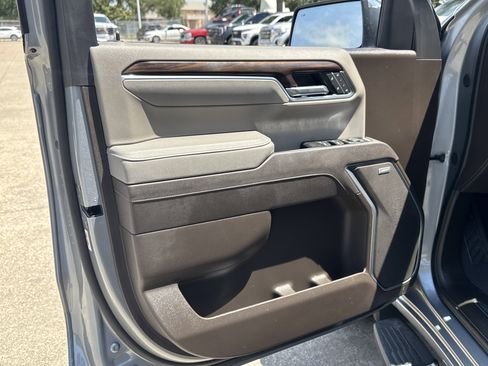 Used 2025 GMC Sierra 1500 SLT AWD/4WD image 5