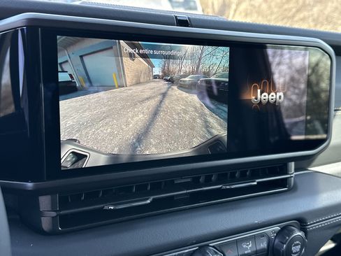 New 2026 Jeep Gladiator Sahara image 7