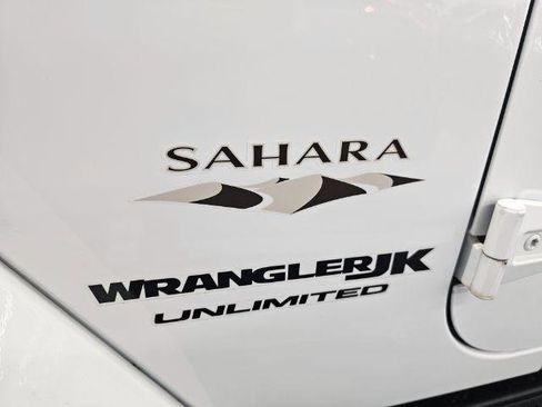 Used 2018 Jeep Wrangler Unlimited Sahara w/ Connectivity Group image 34