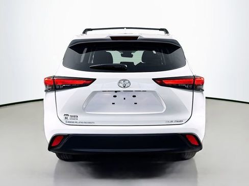 Certified 2023 Toyota Highlander XLE image 7