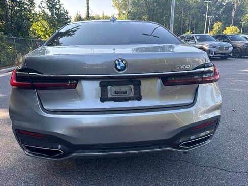 Used 2022 BMW 740i w/ M Sport Package RWD image 6