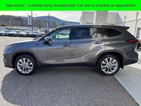Used 2025 Toyota Highlander Limited image 24