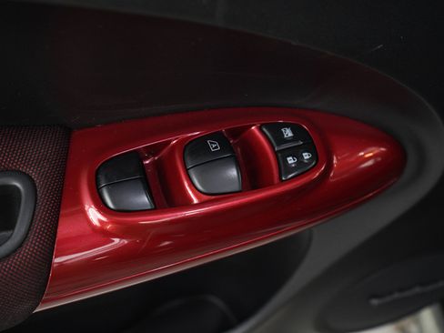 Used 2015 Nissan Juke SL FWD image 19