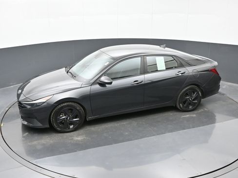 Used 2023 Hyundai Elantra SEL image 33