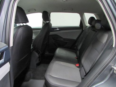 Used 2024 Volkswagen Taos SE AWD/4WD image 15