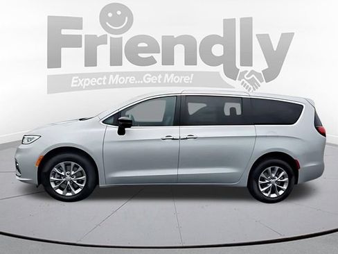 New 2026 Chrysler Pacifica Select AWD/4WD image 2