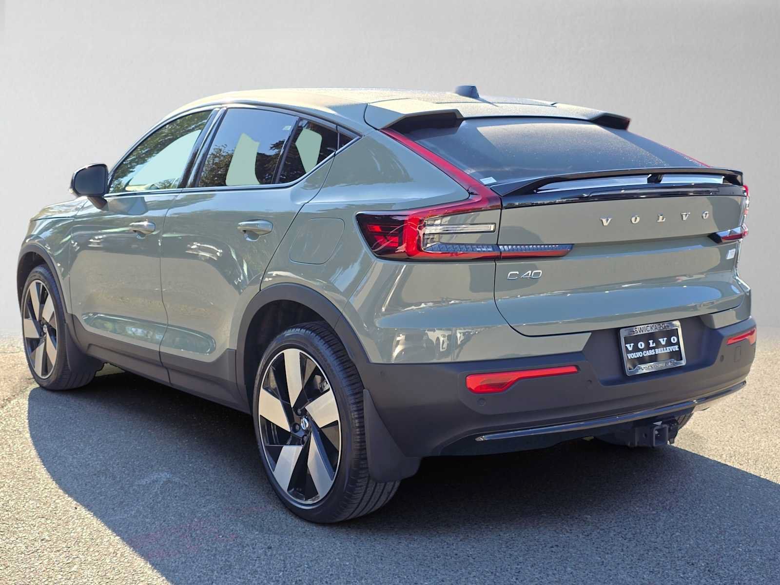 Certified 2023 Volvo C40 P8 Recharge Ultimate w/ Protection Package Premier AWD/4WD image 6
