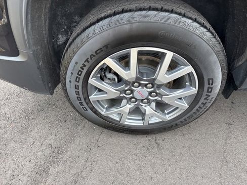 Used 2023 GMC Acadia SLT image 30