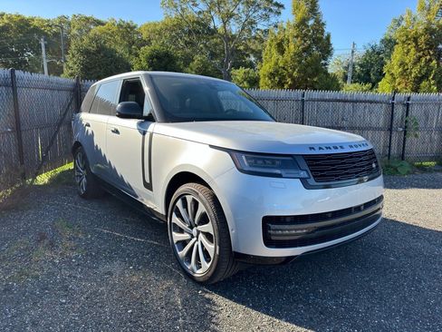 New 2025 Land Rover Range Rover SE image 3