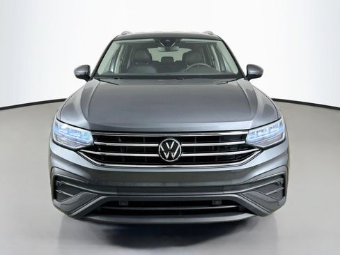 Used 2023 Volkswagen Tiguan SE FWD image 2