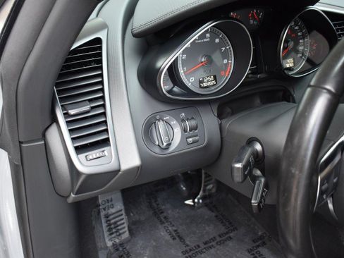 Used 2009 Audi R8 V8 w/ Premium Pkg AWD/4WD image 23
