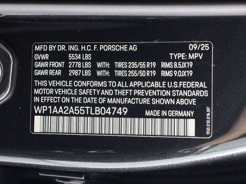 Certified 2026 Porsche Macan AWD/4WD image 19