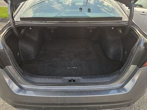 Used 2025 Nissan Altima 2.5 SV AWD/4WD image 14