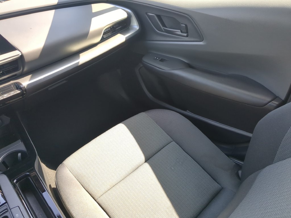 Used 2025 Toyota Prius LE FWD image 15