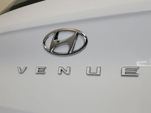 Used 2022 Hyundai Venue SEL w/ Cargo Package FWD image 8