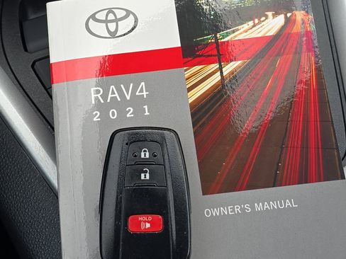 Used 2021 Toyota RAV4 XLE image 27