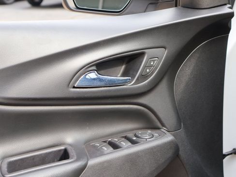 Used 2018 Chevrolet Equinox LT image 23