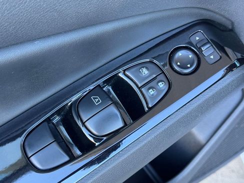 Used 2024 Nissan Altima 2.5 SR image 17