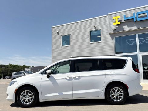 Used 2021 Chrysler Voyager Lxi FWD image 13