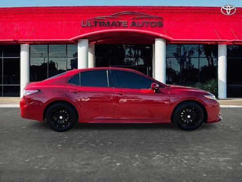Used 2019 Toyota Camry SE w/ Carpet Mat Package FWD image 5