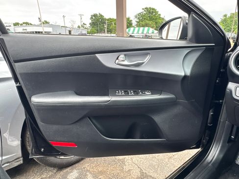 Used 2024 Kia Forte LXS w/ LXS Technology Package FWD image 15