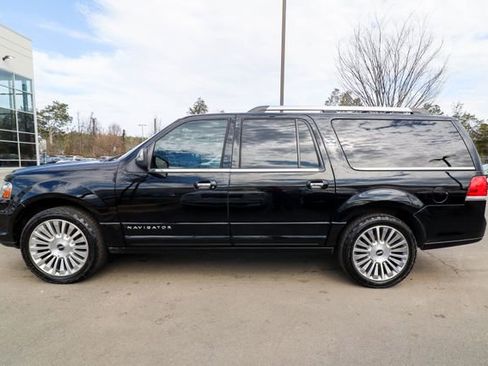 Used 2016 Lincoln Navigator L Reserve image 11