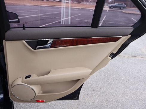 Used 2011 Mercedes-Benz C 300 4MATIC Sedan image 25