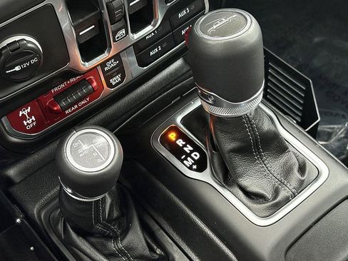 Used 2025 Jeep Gladiator Rubicon image 23