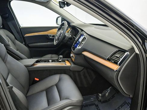 Certified 2025 Volvo XC90 B6 Plus image 17