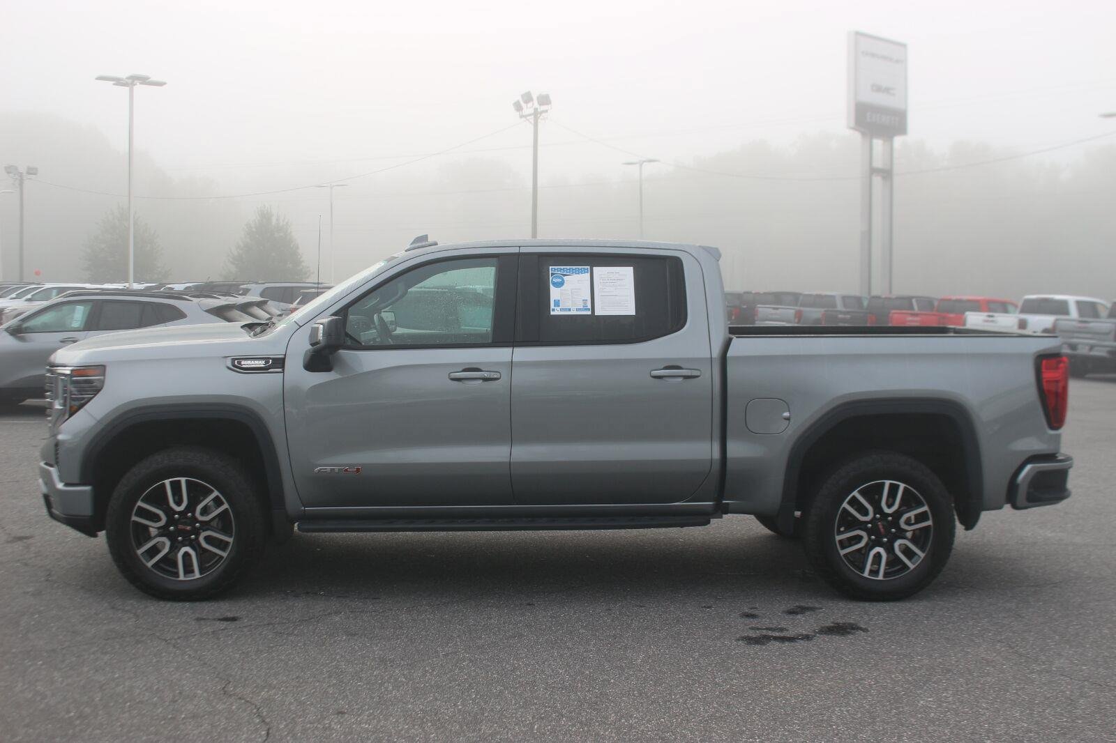 Used 2025 GMC Sierra 1500 AT4 w/ AT4 Premium Package AWD/4WD image 4