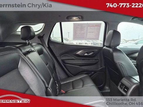 Used 2024 GMC Terrain SLT image 27