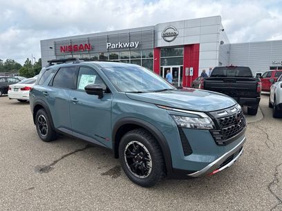 New 2026 Nissan Pathfinder Rock Creek w/ Rock Creek Premium Package