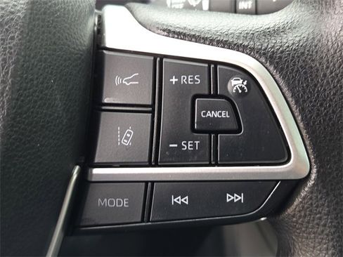 Used 2023 Toyota Highlander L image 23