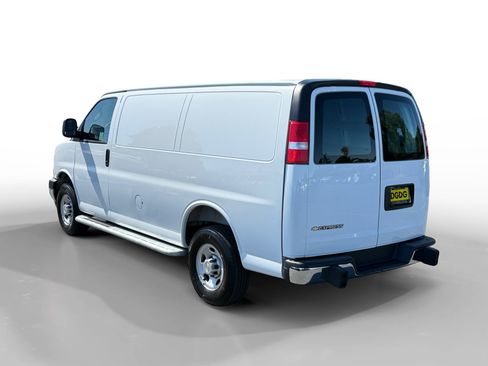 Used 2025 Chevrolet Express 2500 w/ Driver Convenience Package RWD image 3