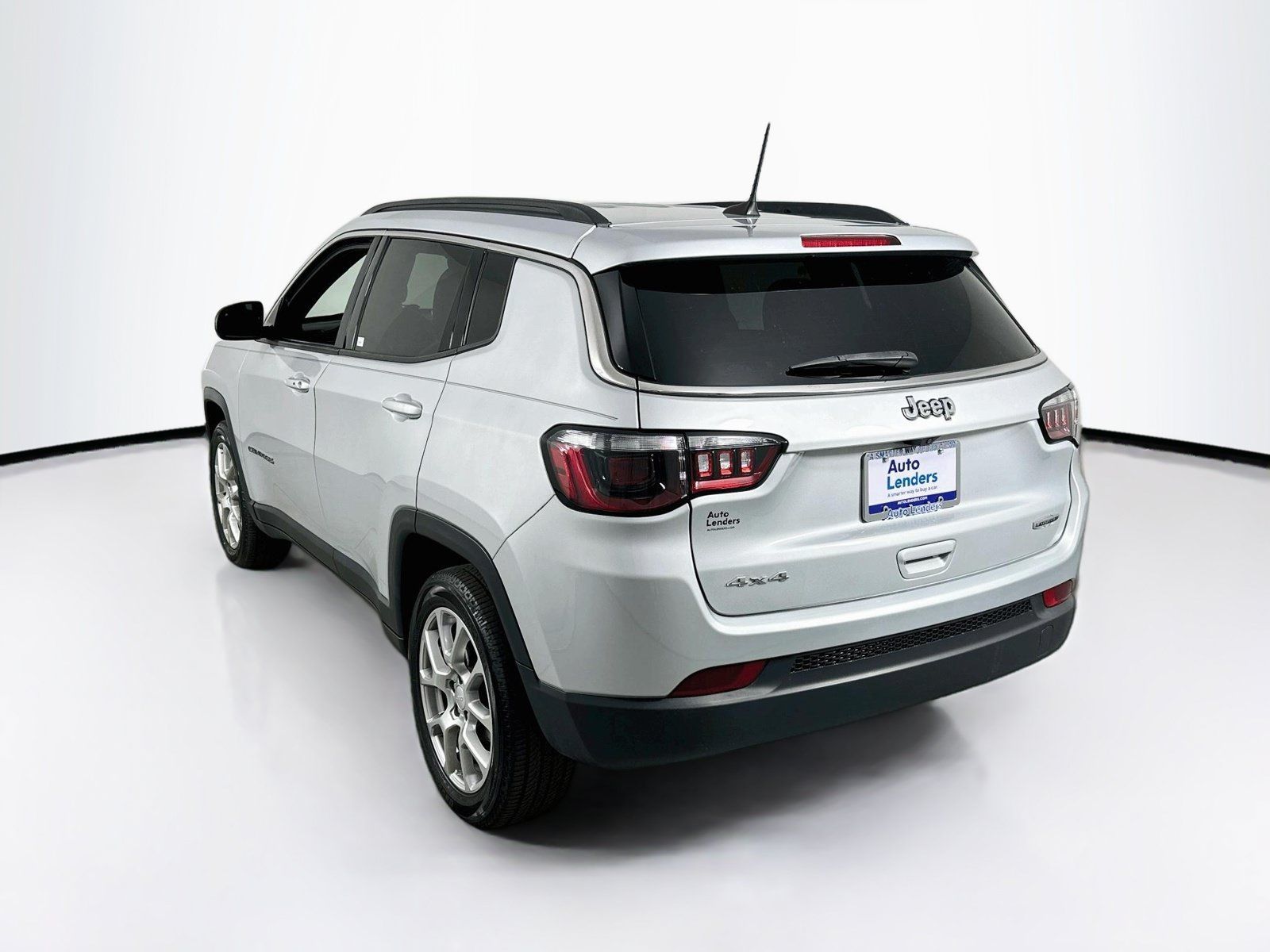 Used 2024 Jeep Compass Latitude AWD/4WD image 7