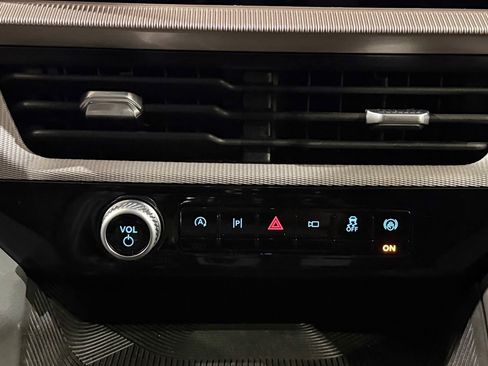 Used 2025 Ford Explorer Active w/ Active Comfort Package image 88