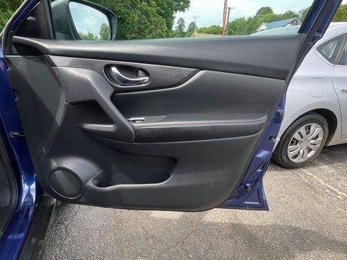 Used 2018 Nissan Rogue S AWD/4WD image 26