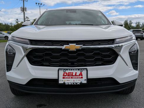 Used 2024 Chevrolet Trax LS w/ LS Convenience Package FWD image 2