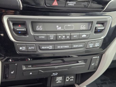 Used 2020 Honda Pilot Touring image 19