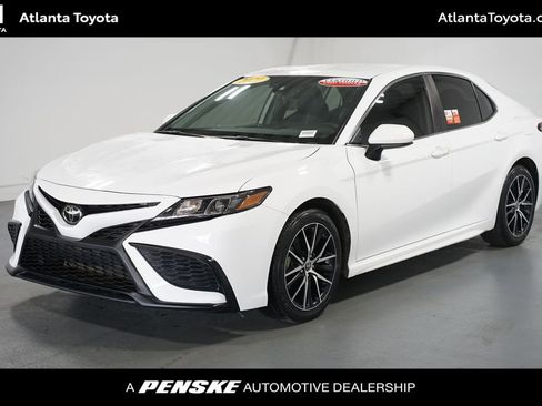 Certified 2021 Toyota Camry SE image 1