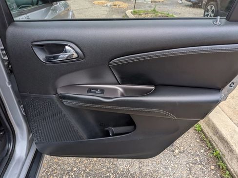 Used 2020 Dodge Journey Crossroad FWD image 39