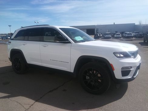 Used 2022 Jeep Grand Cherokee Limited 4xe image 4