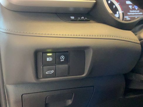 Used 2023 Toyota Highlander XLE FWD image 22