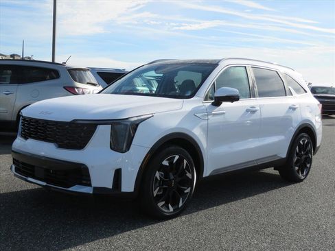 Used 2025 Kia Sorento SX image 3