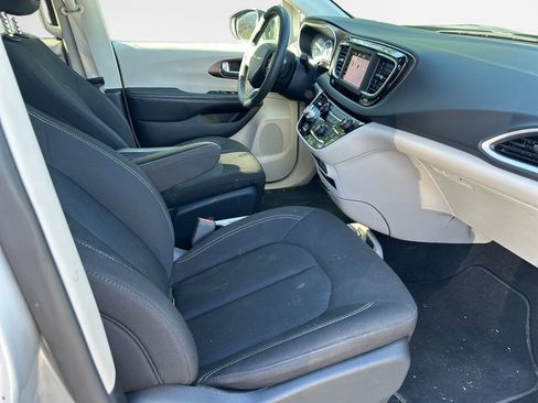 Used 2023 Chrysler Voyager LX FWD image 30