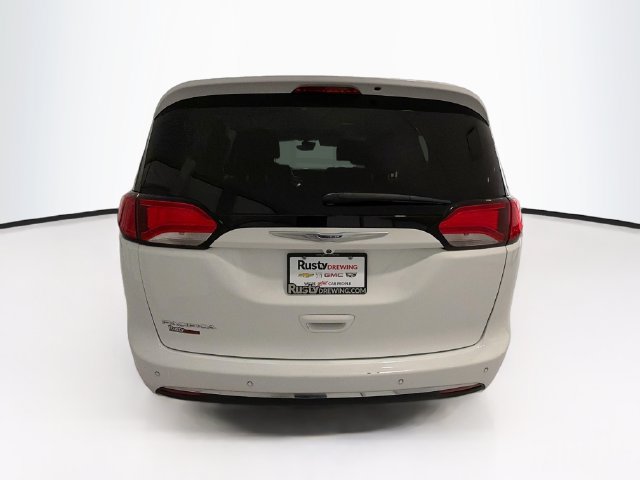 Used 2019 Chrysler Pacifica Touring Plus w/ Advanced Safetytec Group FWD image 6