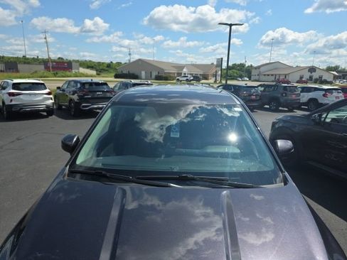 Used 2024 Kia Carnival LX FWD image 8