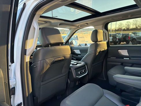 New 2025 Ford Expedition Active image 14