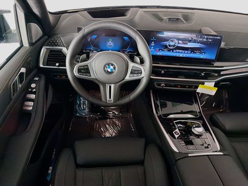 Certified 2025 BMW X7 M60i AWD/4WD image 24